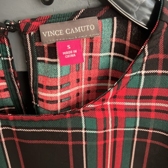 Never worn Vince Camuto holiday top size small - Picture 2 of 4